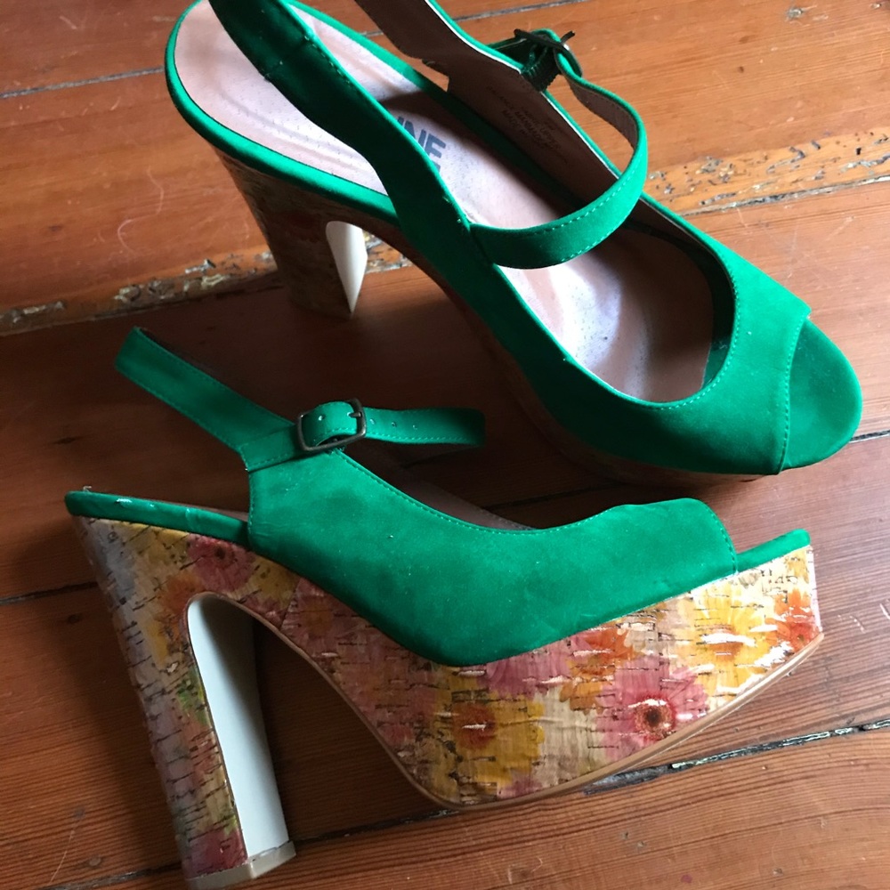 💚👠Madeline Girl Green RipRap Heels